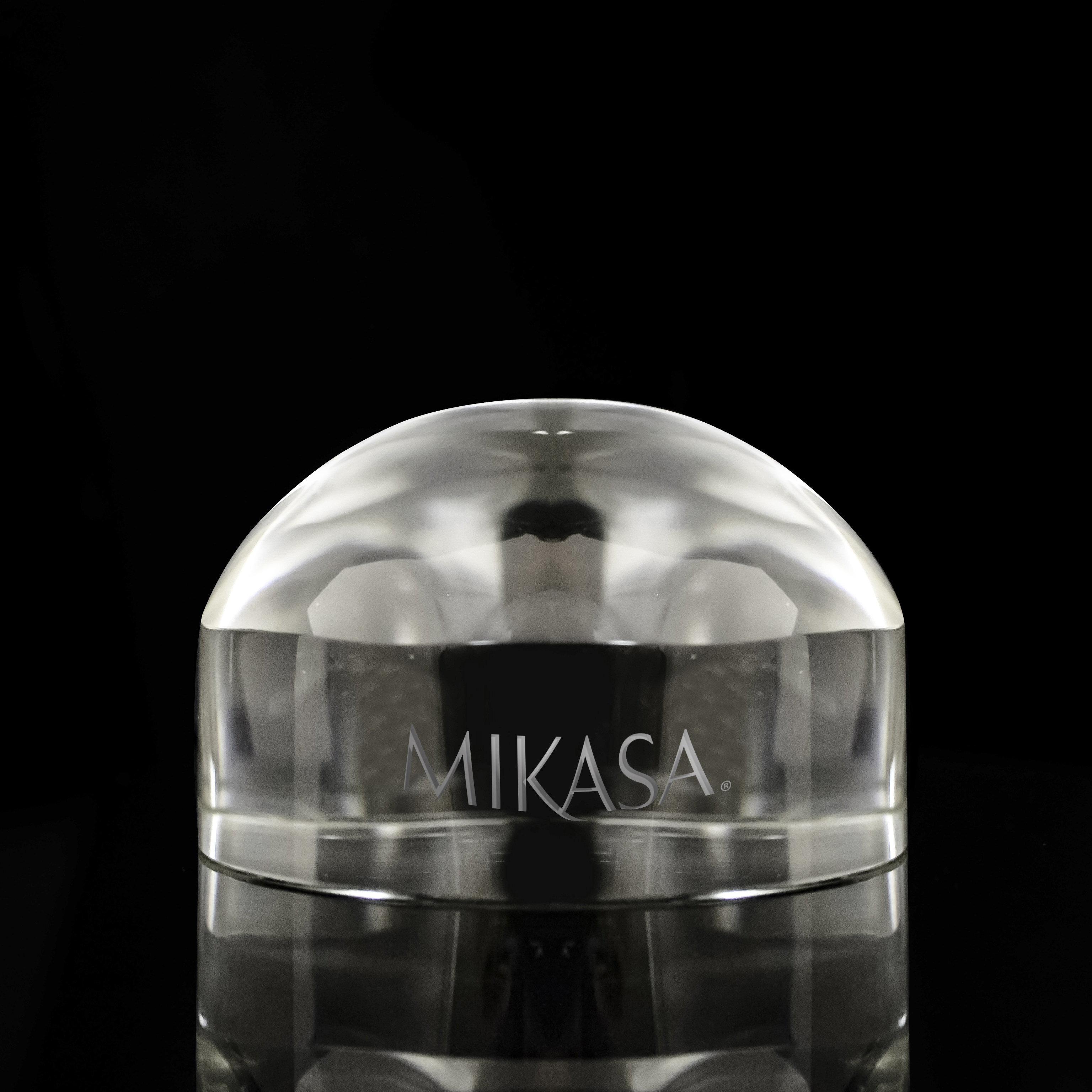 CRYSTAL CLEAR DOME OPTICAL PAPERWEIGHT